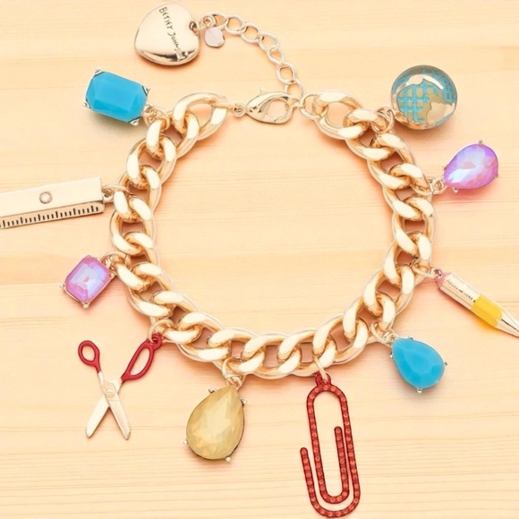 BETSEY JOHNSON CHARM BRACELET 
✏️ 📏  ✂️  !!!! - Picture 7 of 7